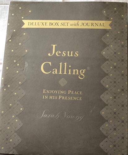Jesus Calling : Enjoying Peace in His Presence (Deluxe Purple Black) (B&N Exclusive Edition) — Sarah Young