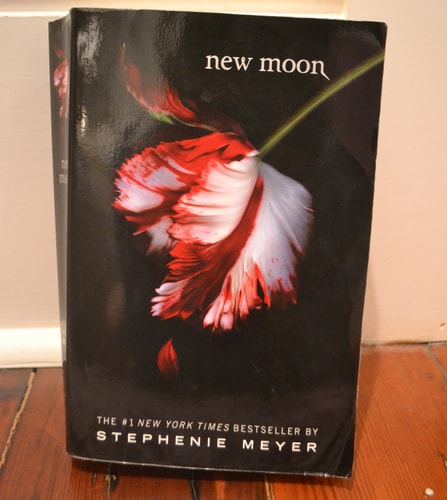 New Moon — Stephenie Meyer