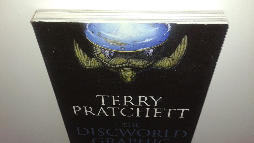 The Discworld Graphic Novels The Colour of Magic and The Light Fantastic — Terry Pratchett